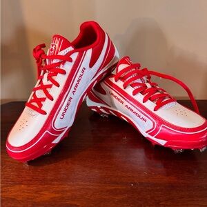 Under Armour women’s Red and White softball spine glyde cleats new without tags